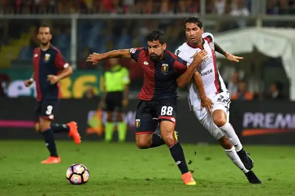 Festeggia il Genoa in casa contro il Cagliari: sotto per 1-0 contro la matricola (Borriello), il Grifone ribalta il risultato con Ntcham, Laxalt e Rigoni.