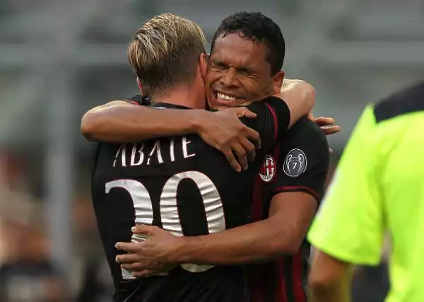 Un Bacca straripante trascina il Milan alla vittoria nella partita d'esordio contro il Torino al Meazza: la squadra di Montella si impone grazie alla tripletta della punta colombiana.