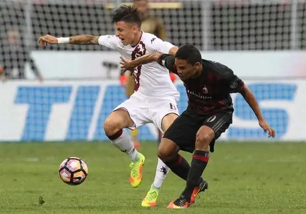 Un Bacca straripante trascina il Milan alla vittoria nella partita d'esordio contro il Torino al Meazza: la squadra di Montella si impone grazie alla tripletta della punta colombiana.