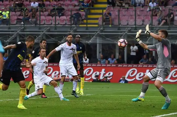 Inter bloccata in casa tra i fischi. Il Palermo strappa un punto ai nerazzurri, a Rispoli replica Icardi.