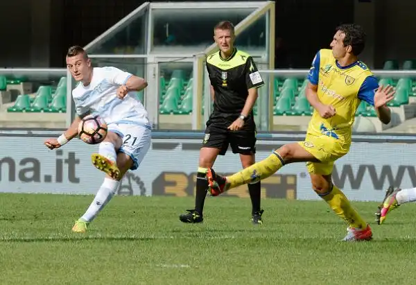 Parità tra Chievo e Lazio, a Gamberini ha replicato De Vrij, servito dal figliol prodigo Keita, totalmente ritrovato.