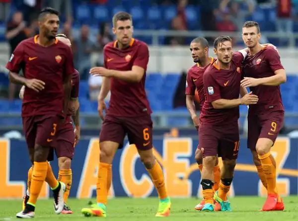 I blucerchiati conducevano sorprendentemente per 2-1 ma dopo un'ora e un quarto di pausa per pioggia, la partita è ripresa: la Roma, grazie a Totti, ha ribaltato il match.