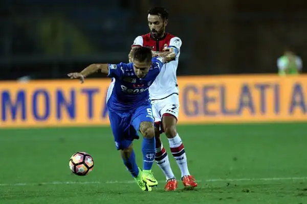 Nel primo tempo è Bellusci a sbloccare il risultato ma prima dell'intervallo Sampirisi trova il pareggio per gli ospiti. Al 57' Pasqual pennella sulla testa di Costa, che firma il decisivo 2-1