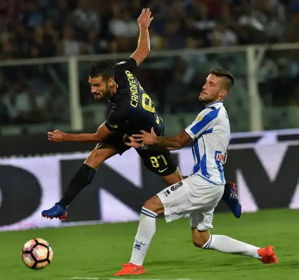 Ci pensa Mauro Icardi. L'Inter supera in rimonta il Pescara grazie a una doppietta del bomber argentino. Momentaneo vantaggio abruzzese firmato Bahebeck .Prima vittoria per de Boer.