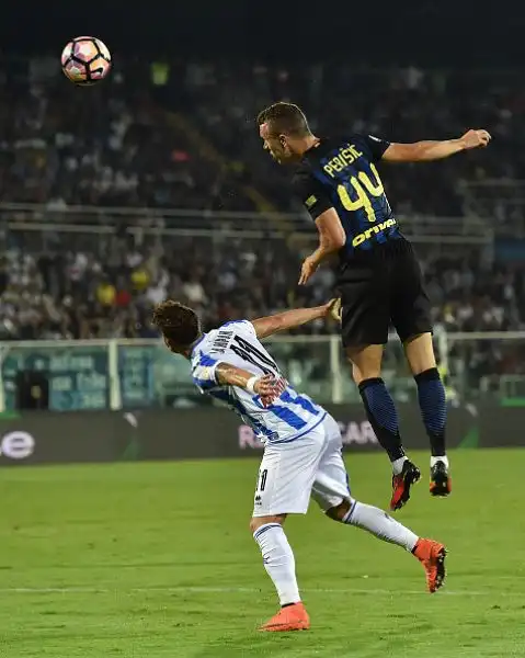 Ci pensa Mauro Icardi. L'Inter supera in rimonta il Pescara grazie a una doppietta del bomber argentino. Momentaneo vantaggio abruzzese firmato Bahebeck .Prima vittoria per de Boer.