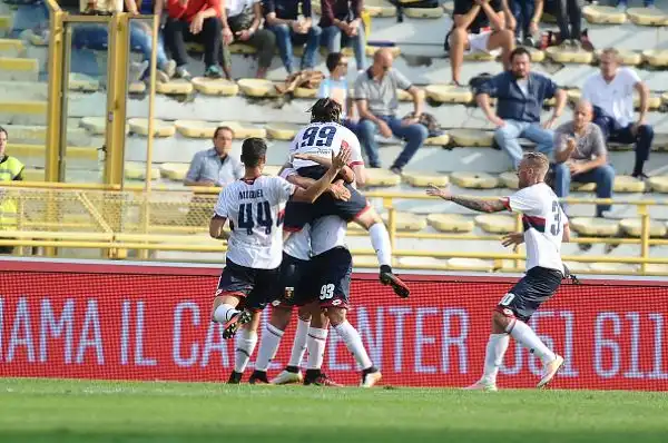 Successo esterno per il Genoa, che favorito dalla sciocca espulsione di Gastaldello (fuori per proteste), espugna il Dall'Ara grazie al gol di Giovanni Simeone, alla seconda rete consecutiva in serie