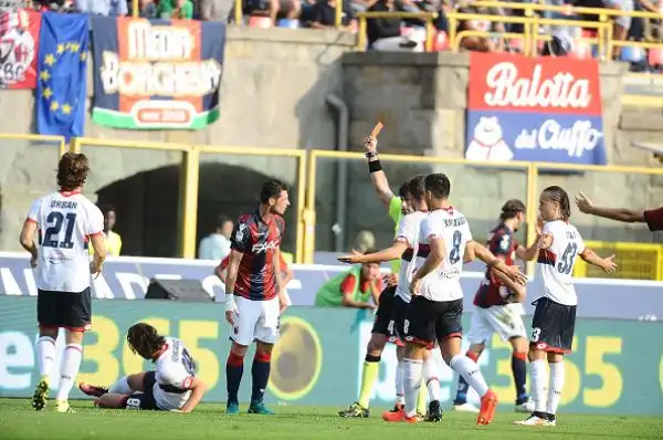 Successo esterno per il Genoa, che favorito dalla sciocca espulsione di Gastaldello (fuori per proteste), espugna il Dall'Ara grazie al gol di Giovanni Simeone, alla seconda rete consecutiva in serie