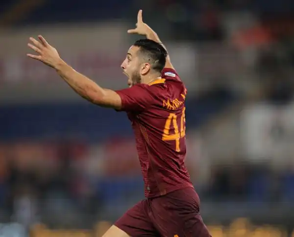 Bella partita all'Olimpico con la Roma subito in vantaggio con Dzeko e l'Inter che insegue a lungo fino al pari di Banega. Nel finale Manolas regala i tre punti alla Roma.