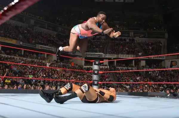 Al Bankers Life Fieldhouse di Indianapolis si è svolta la prima edizione di Clash of Champions, pay-per- view della WWE che ha avuto come protagonista il roster di Raw.