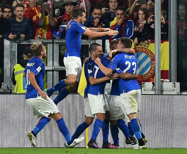 E' terminata con un risultato di parità lattesissima gara degli azzurri a Torino contro la Spagna. Il percorso verso il Mondiale resta lungo e difficile, al gol di Vitolo ha risposto De Rossi.