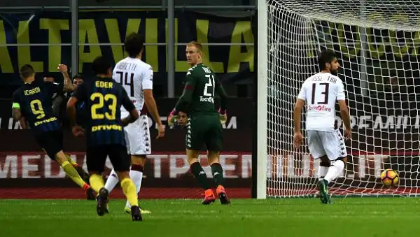 Icardi salva la panchina di De Boer: il bomber argentino con una doppietta trascina alla vittoria i nerazzurri contro il Torino, in gol con Belotti.