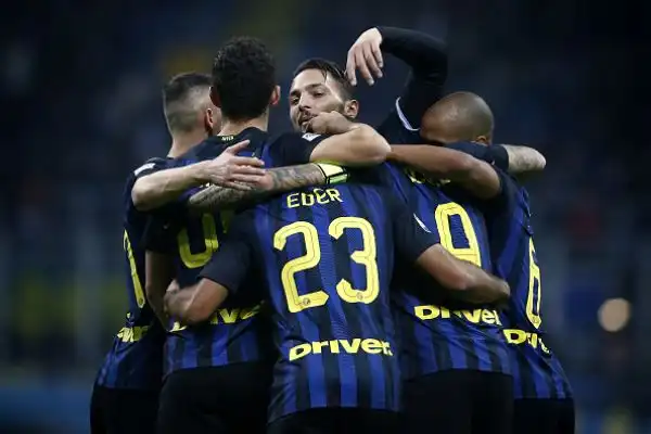 Un gol di Perisic e una doppietta di Icardi permettono all'Inter di mister Vecchi di battere il Crotone a San Siro e di ripartire dopo le ultime settimane da incubo.