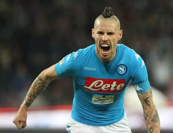 Il Napoli ha tenuto di più il pallone soprattutto nel secondo tempo, ma la squadra di Sarri paga la sterilità del proprio attacco e l'ingenuità del pareggio subito appena dopo il gol di Hamsik.