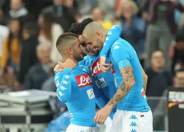 Il Napoli ha tenuto di più il pallone soprattutto nel secondo tempo, ma la squadra di Sarri paga la sterilità del proprio attacco e l'ingenuità del pareggio subito appena dopo il gol di Hamsik.