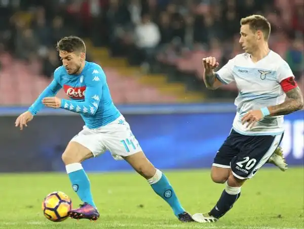 Il Napoli ha tenuto di più il pallone soprattutto nel secondo tempo, ma la squadra di Sarri paga la sterilità del proprio attacco e l'ingenuità del pareggio subito appena dopo il gol di Hamsik.