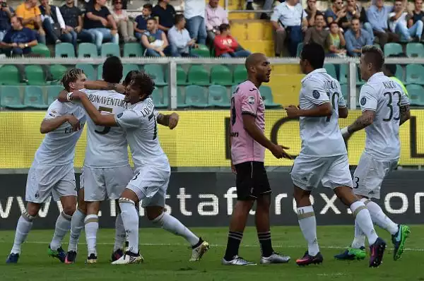 I rossoneri scardinano la resistenza dei rosanero con i gol di Suso e il primo gol in Serie A di Lapadula, del solito Nestorovski il gol del momentaneo pareggio del Palermo.