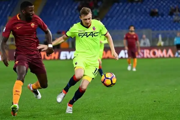 La Roma travolge il Bologna nel posticipo della dodicesima giornata di serie A. Il mattatore della serata è Mohamed Salah, autore della tripletta che non dà scampo ai rossoblu.