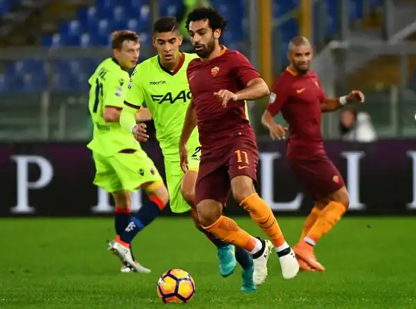 La Roma travolge il Bologna nel posticipo della dodicesima giornata di serie A. Il mattatore della serata è Mohamed Salah, autore della tripletta che non dà scampo ai rossoblu.