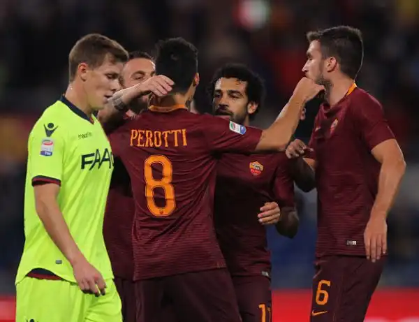 La Roma travolge il Bologna nel posticipo della dodicesima giornata di serie A. Il mattatore della serata è Mohamed Salah, autore della tripletta che non dà scampo ai rossoblu.