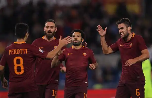 La Roma travolge il Bologna nel posticipo della dodicesima giornata di serie A. Il mattatore della serata è Mohamed Salah, autore della tripletta che non dà scampo ai rossoblu.