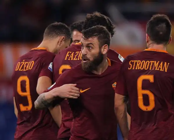 La Roma travolge il Bologna nel posticipo della dodicesima giornata di serie A. Il mattatore della serata è Mohamed Salah, autore della tripletta che non dà scampo ai rossoblu.