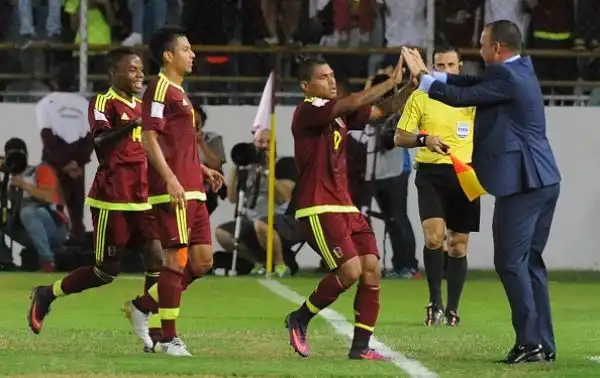 L'attaccante del Torino ha realizzato una tripletta nella vittoria 5-0 del Venezuela contro la Bolivia, è la prima volta per un giocatore della "vino tinto" in una gara ufficiale.