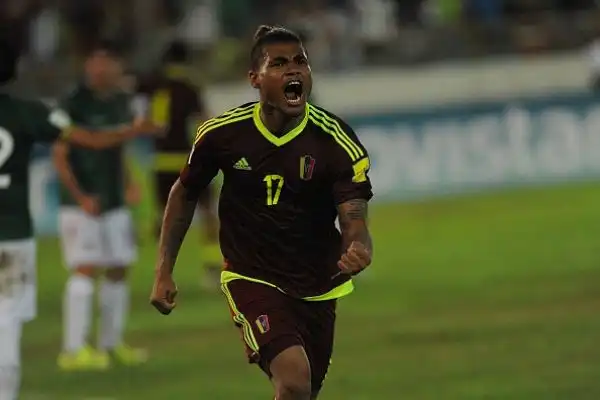 L'attaccante del Torino ha realizzato una tripletta nella vittoria 5-0 del Venezuela contro la Bolivia, è la prima volta per un giocatore della "vino tinto" in una gara ufficiale.