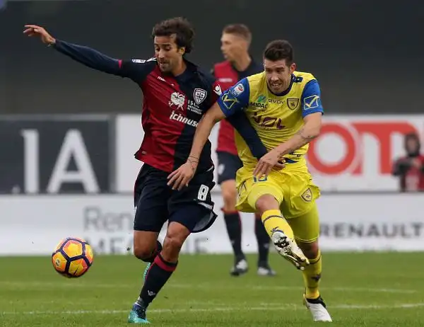 Il Chievo si impone 1-0 contro un Cagliari in crisi nera: decide una splendida rete di Gobbi, migliore in campo insieme al compagno di squadra Castro.