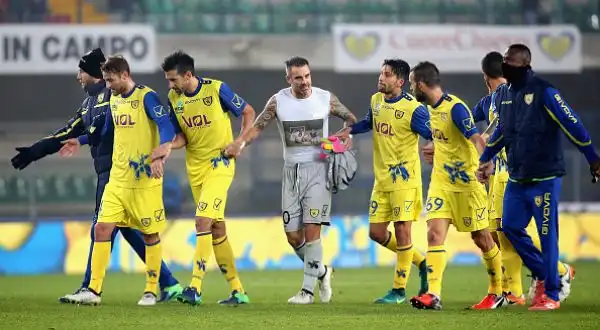 Il Chievo si impone 1-0 contro un Cagliari in crisi nera: decide una splendida rete di Gobbi, migliore in campo insieme al compagno di squadra Castro.