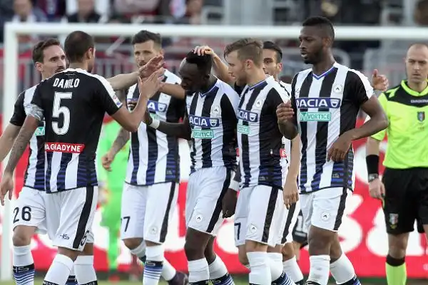 Al Sant'Elia la squadra di Rastelli piega l'Udinese con un rigore di Farias e un bel gol di Sau, di Fofana il gol de momentaneo pareggio friulano.