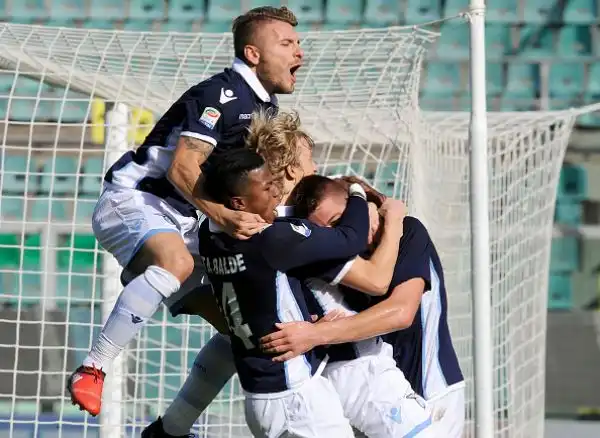 La Lazio ottiene un'altra importantissima vittoria sul campo del Palermo e aggancia momentaneamente il terzo posto. Decide un gol di Milinkovic-Savic.