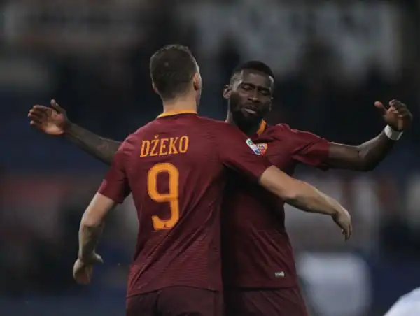 Importante e sofferta vittoria per la Roma che grazie a Dzeko e Perotti piega il Pescara riagganciando il Milan al secondo posto della classifica, a -4 dalla Juventus sconfitta a Genova.