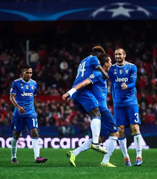 I bianconeri vincendo a Siviglia  in rimonta si sono qualificati con un turno d'anticipo per gli ottavi di Champions League, volando anche al primo posto del girone.