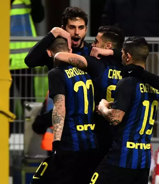 Match pirotecnico a San Siro, con l'Inter che parte fortissimo, subisce il ritorno della Fiorentina ma alla fine chiude i conti con Icardi (doppietta) per la prima vittoria dell'era Pioli.