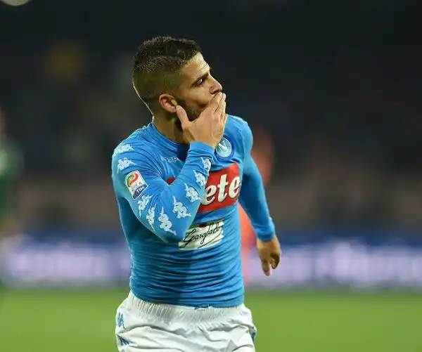 Al San Paolo solo un pari per il Napoli nel primo posticipo del lunedì: contro il Sassuolo non basta Insigne, a cui risponde nel finale Defrel per il pareggio dei neroverdi.