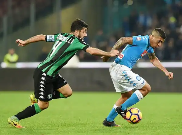 Al San Paolo solo un pari per il Napoli nel primo posticipo del lunedì: contro il Sassuolo non basta Insigne, a cui risponde nel finale Defrel per il pareggio dei neroverdi.