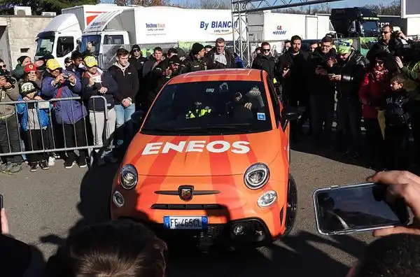 Con l'immancabile partecipazione di Valentino Rossi è iniziato il Monza Rally Show, levento che ogni anno regala spettacolo e adrenalina grazie alle prove in pista dei grandi del motorsport.