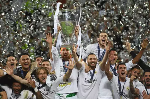 Maggio: a San Siro il Real Madrid si laurea campione d'Europa per l'undicesima volta, battendo per la seconda volta in tre anni i cugini dell'Atletico.