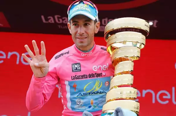 Maggio: Vincenzo Nibali vince per la seconda volta il Giro d'Italia.