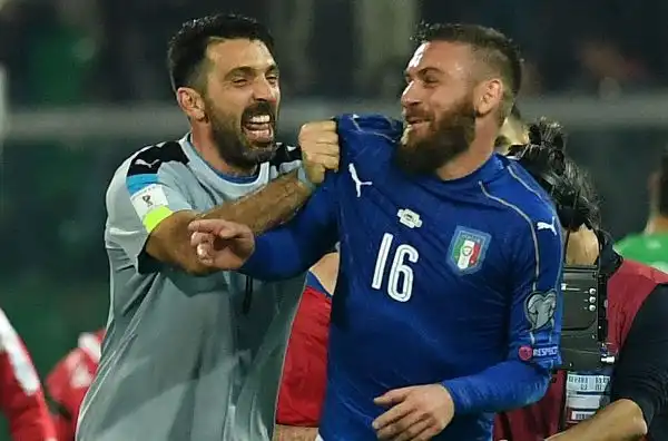 Senatori azzurri: Gigi Buffon e Daniele De Rossi esultano a fine partita