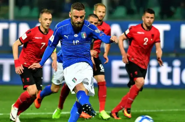 Daniele De Rossi spiazza Thomas Strakosha: l'Italia si porta in vantaggio