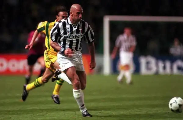 Tre volte la Juventus ha affrontato una squadra della Ligue 1 in semifinale di Champions (passando sempre il turno): il Bordeaux nel 1985, il Nantes nel 1996 e il Monaco nel 1998.