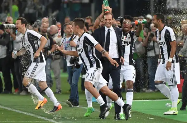 I bianconeri compiono il primo passo verso il Triplete conquistando la terza Coppa Italia consecutiva. E' delirio all'Olimpico.