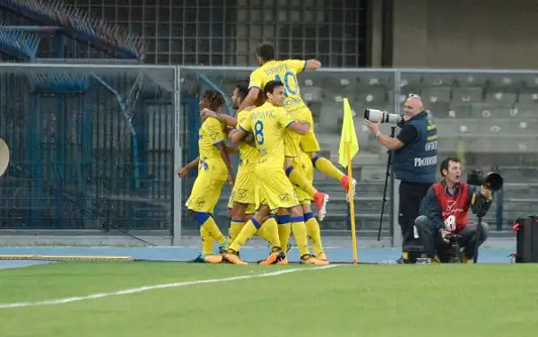 Un rigore del Papu Gomez a 5 minuti dal 90° permette ai bergamaschi di strappare un punto al Chievo che era passato in vantaggio con il belga Bastien.