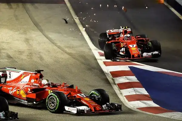 Incidente alla prima curva con Verstappen per Vettel e Raikkonen che sono costretti al ritiro. Vittoria per Hamilton davanti a Ricciardo e Bottas.