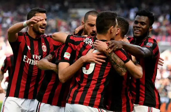 La squadra di Montella va in vantaggio con Kalinic ma viene raggiunta da una rete di Lasagna. Ancora un gol del nuovo bomber rossonero regala però la vittoria al Milan.