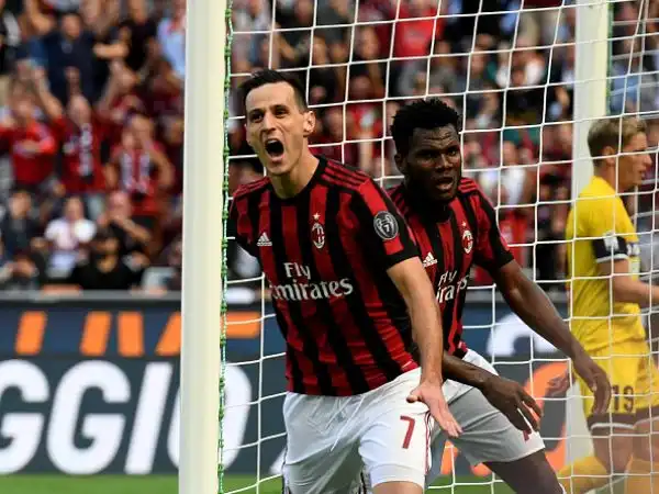 La squadra di Montella va in vantaggio con Kalinic ma viene raggiunta da una rete di Lasagna. Ancora un gol del nuovo bomber rossonero regala però la vittoria al Milan.