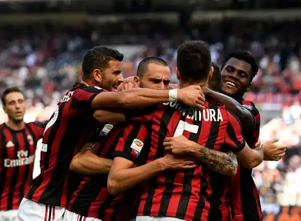 La squadra di Montella va in vantaggio con Kalinic ma viene raggiunta da una rete di Lasagna. Ancora un gol del nuovo bomber rossonero regala però la vittoria al Milan.