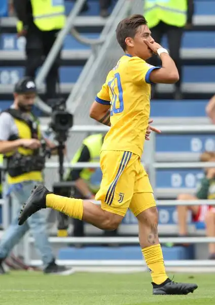 Anche contro il Sassuolo Dybala sigla unaltra tripletta dopo quella contro il Genoa, regalando i tre punti alla Juventus e salendo a quota 8 reti in 4 partite di campionato.