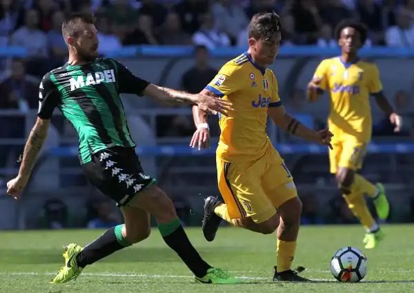 Anche contro il Sassuolo Dybala sigla unaltra tripletta dopo quella contro il Genoa, regalando i tre punti alla Juventus e salendo a quota 8 reti in 4 partite di campionato.